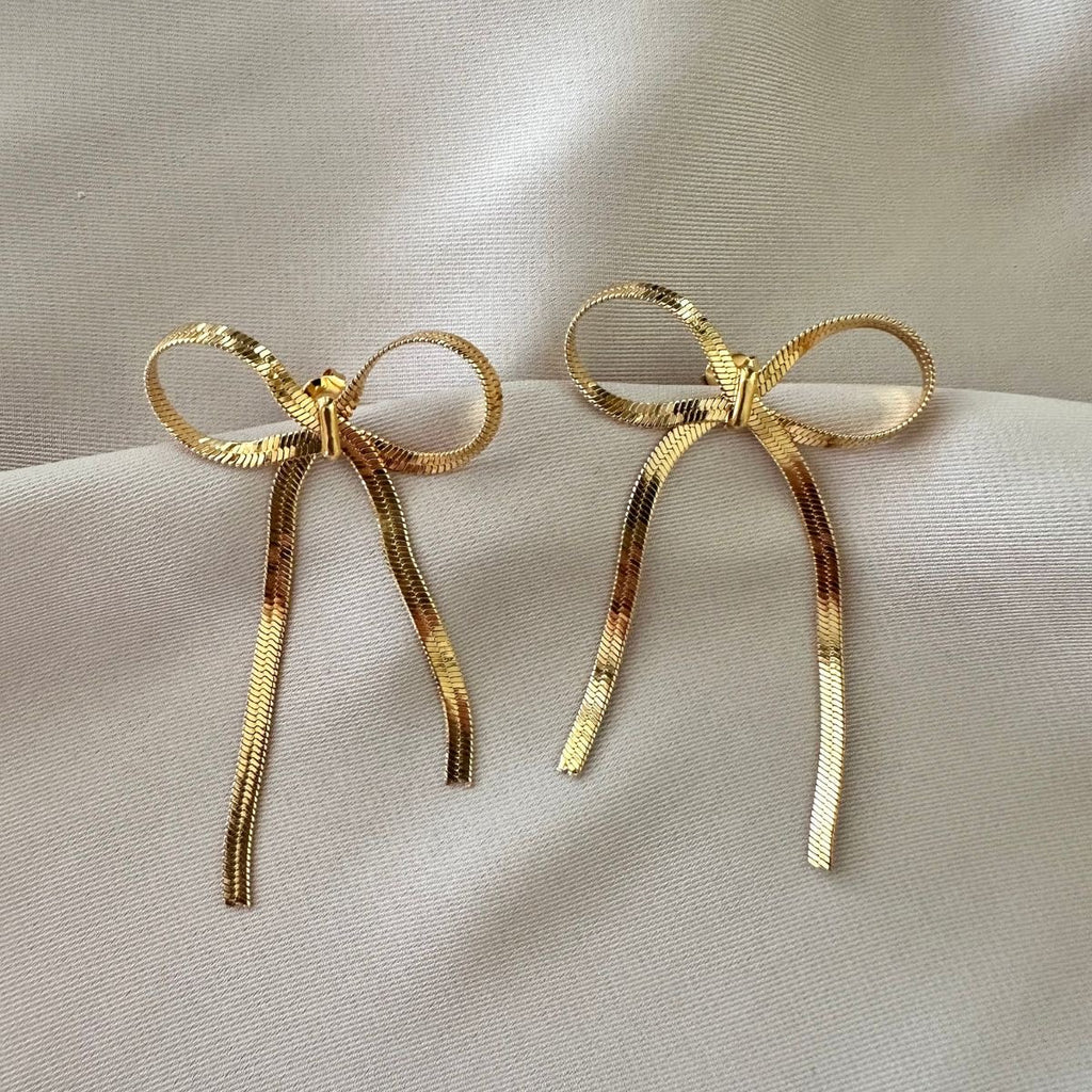 Ribbon shaped Earring