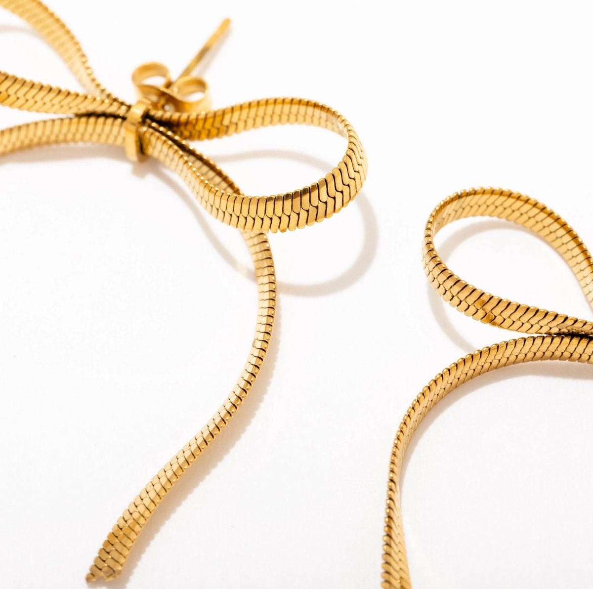 Ribbon shaped Earring
