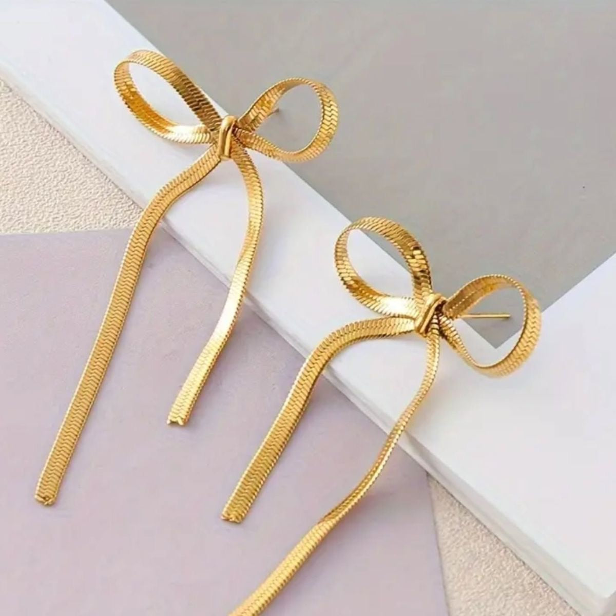 Ribbon shaped Earring