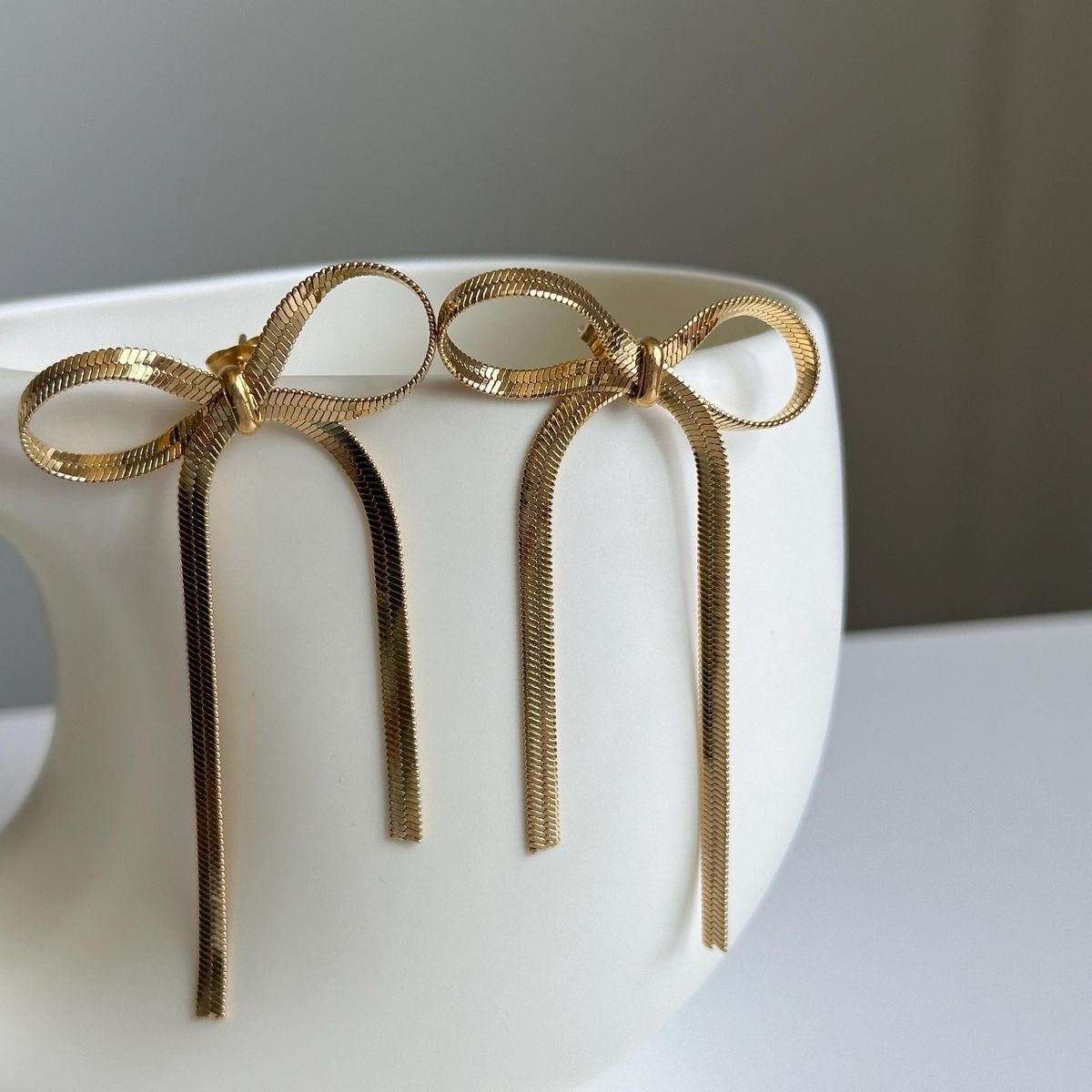 Ribbon shaped Earring